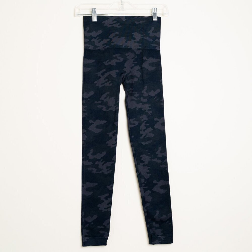 🚨 SPANX Black Camo Seamless Leggings 24" Look at Me Now - Picture 2 of 11